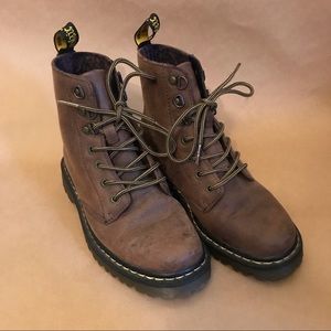 Gently worn Dr. Marten Air Wair Brwn Wmn Sz 6
